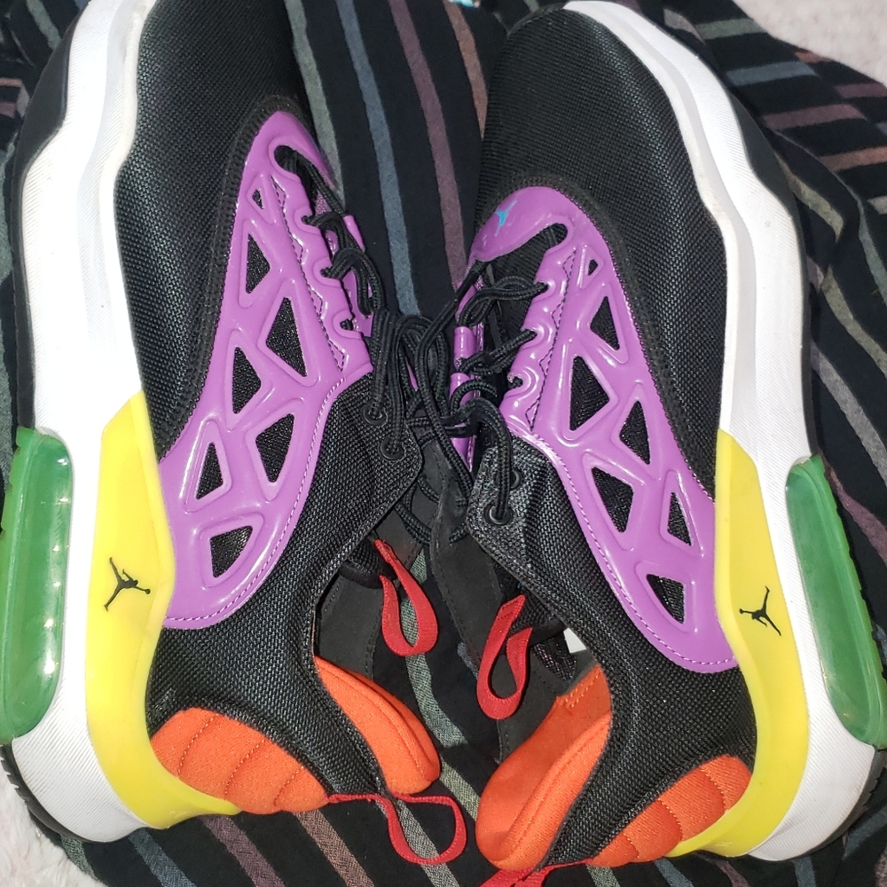 Women's Jordan Max 200 XXBlack Purple Nebula size 11.5